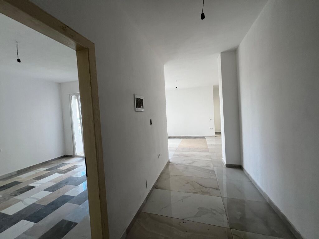 Apartment 2+1+2 for sale, Kamza Junction, Terminal