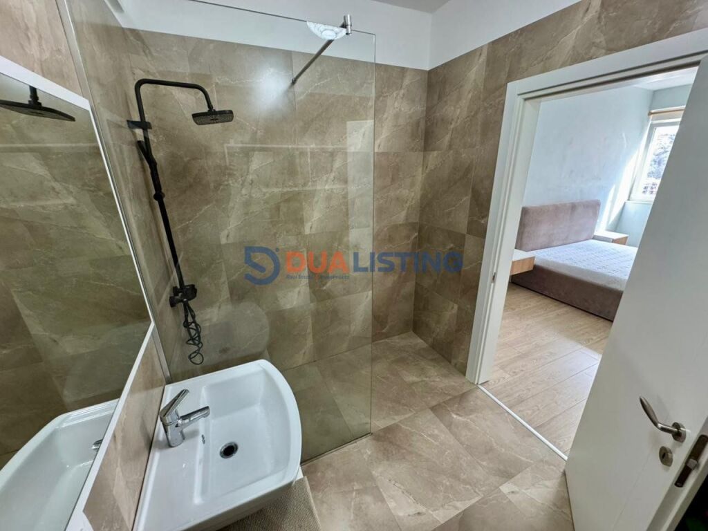 Shitet apartament modern 2+1+2 me ballkon tek FZ, Liqeni i Thate