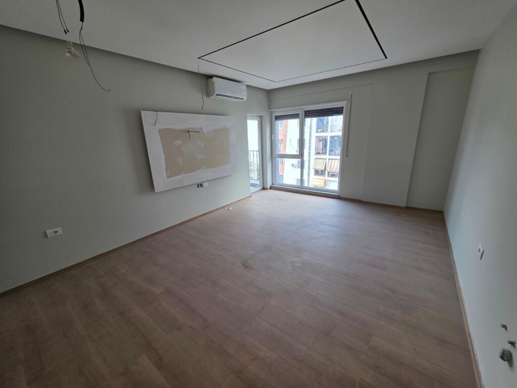 5 Maji Pran Concord Center Shitet Apartament 2+1+2
