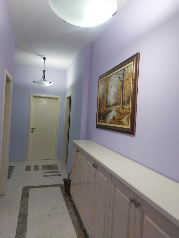 Jepet Me Qera Apartament 3+1+1 Ballkon