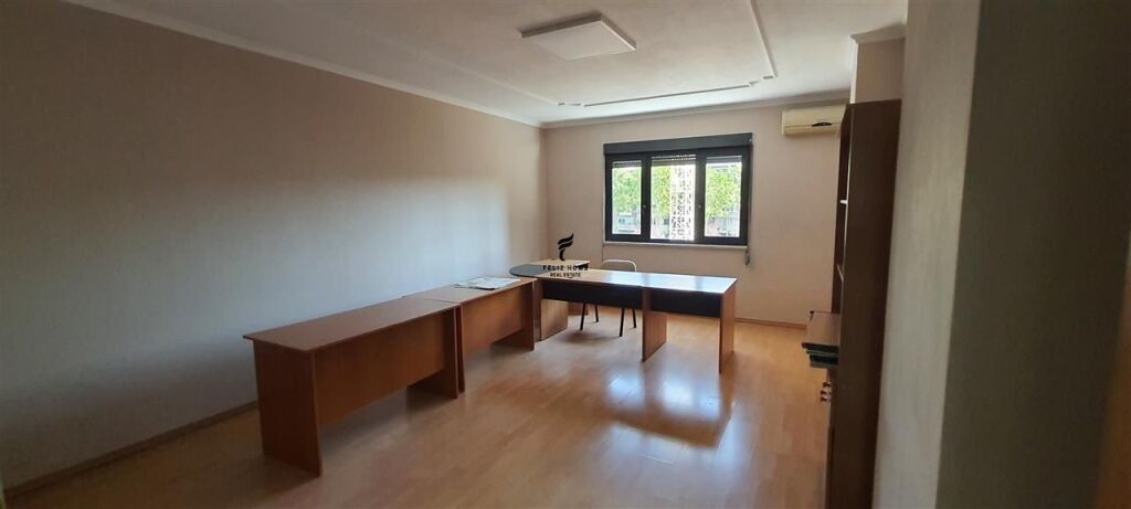 ZYRE ME QERA 160 M2 RRUGA E KAVAJES 130.000 LEKE FH-74091