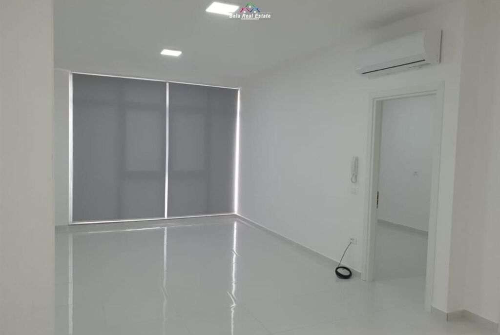 Zyre Me Qera Tek Komuna e Parisit (ID BZ2365) Tirane.