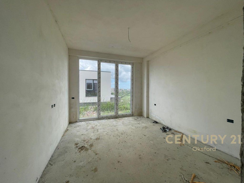 APARTMENT 3+1+2 WITH YARD FOR SALE NEAR FARKA LAKE