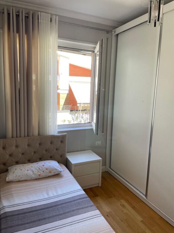 Shitet 3+2 mobiluar Hipoteke liqeni that 299000 eu