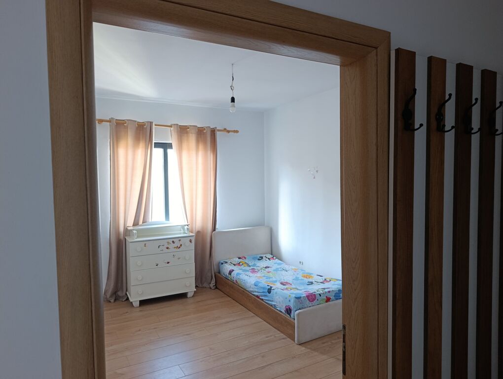 21 Dhjetori, pallati Sinani, Rr. Shefqet Musaraj, Shesim Apartament me siperfaqet 95.5 M2