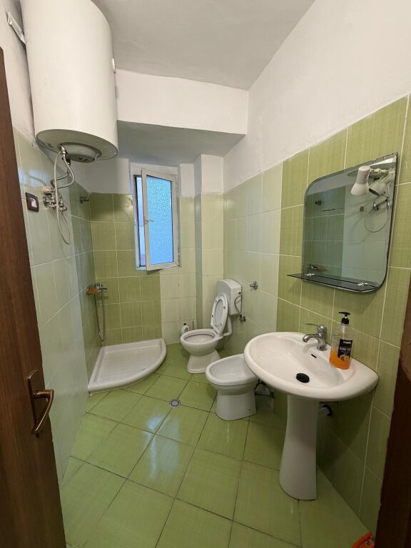Apartament me qera Medreseja