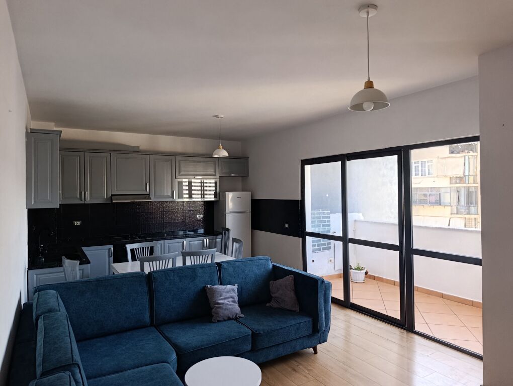 21 Dhjetori, pallati Sinani, Rr. Shefqet Musaraj, Shesim Apartament me siperfaqet 95.5 M2