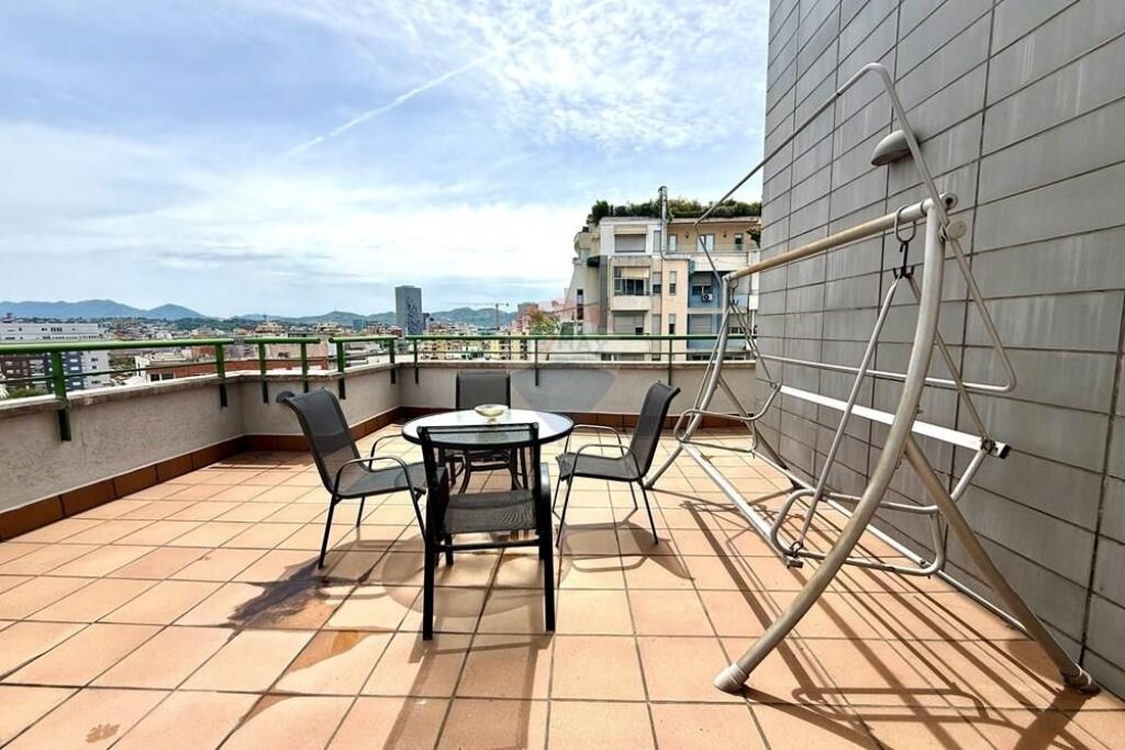 Apartament 4+1+studio, ne Qender te Tiranes!