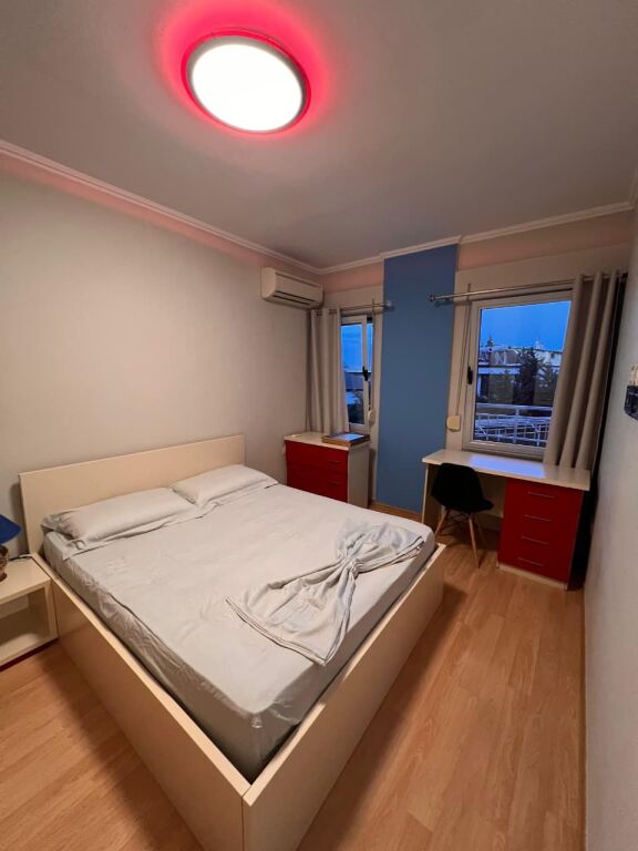 Me Qera: Super Apartament 1+1 + Ballkon + P.Parkimi || (📍Liqeni Artificial - Afër Kopshtit Zologjik), Pllt I Ri Me Ashensor, me Oborr | 800 Euro/Muaj