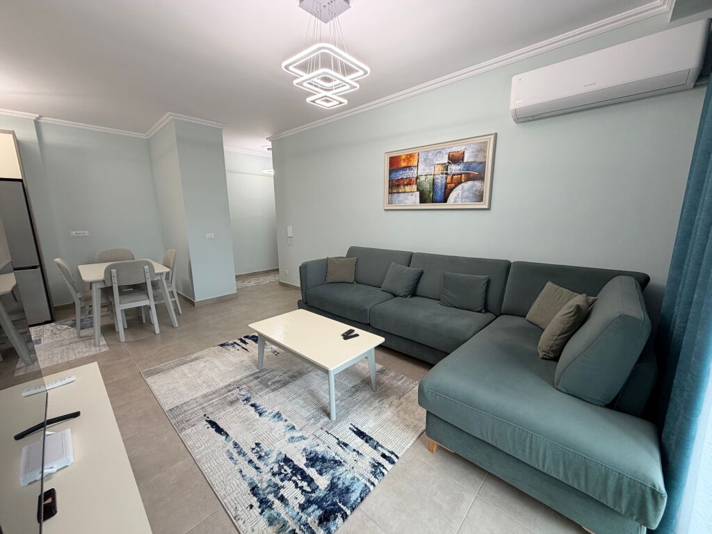 Apartment 2+1 + 2 bathrooms for rent, at the Train Station.  📍 6th floor, in a new building with 2 elevators 🛋️ Furnished with modern furniture 🚗 Includes 2 parking spaces 📄 Condition: notarial contract 💶 Price: 800€ net  For more information or property visit, contact.