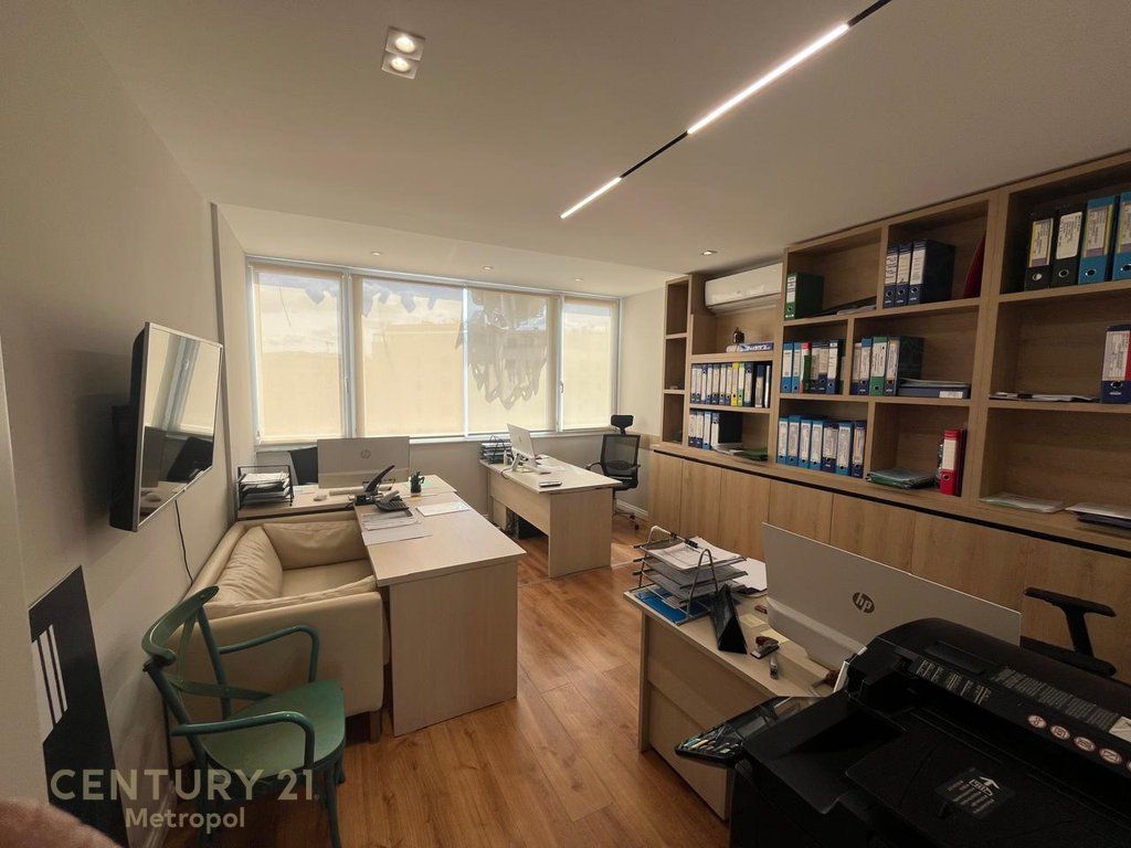 In Affitto — Spazio Ufficio | Stadio Dinamo, Tirana 800 € /Mese
