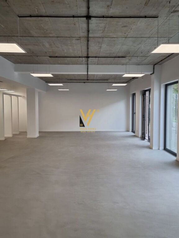JEPET DYQAN 200 M2 ME QERA TE KOMUNA PARISIT 4.000 EURO