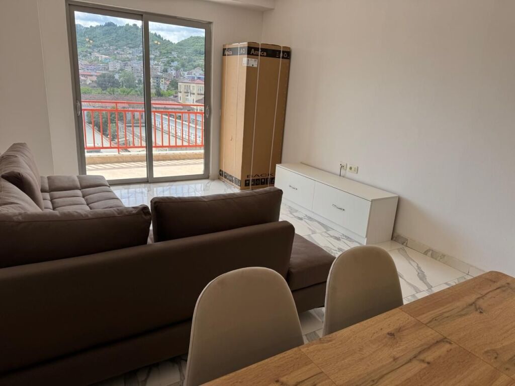 Apartament 2+1 per qera ne Kombinat !