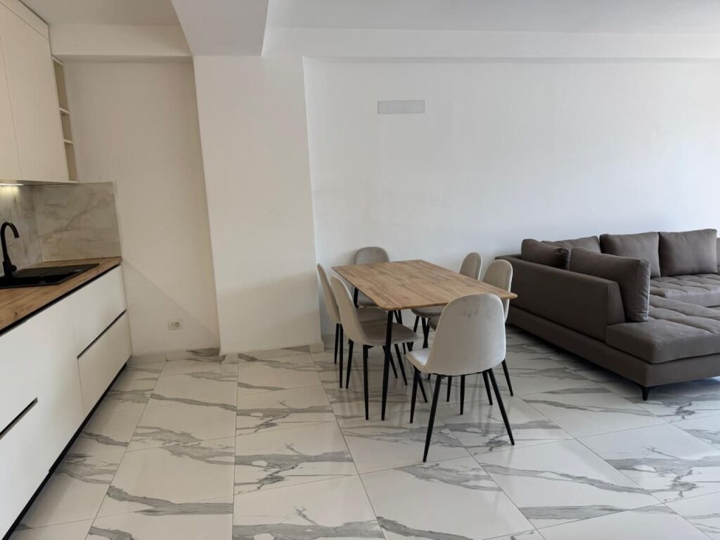 Apartament 2+1 per qera ne Kombinat !