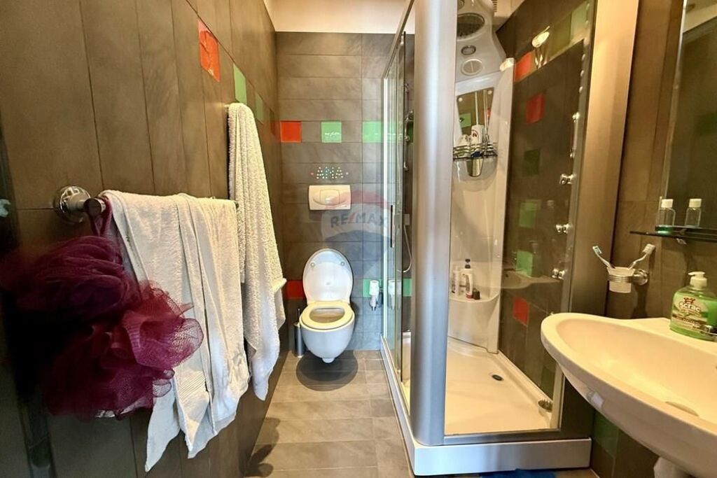 Apartament 4+1+studio, ne Qender te Tiranes!