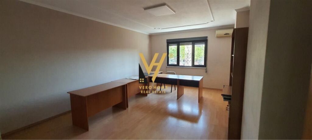JEPET ZYRE 160 M2 ME QIRA NE QENDER 1.300 EURO