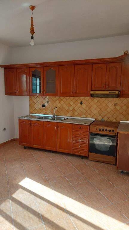 Affitto | Shtëpi private 2 + 1 | Allias | 450 €/mese