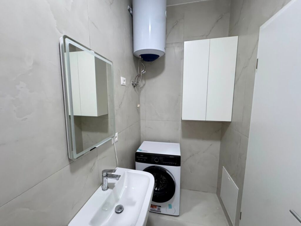 🏡 Jepet me qera Apartament 2+1 📍 Ali Demi, Kompleksi Kadiu💰 50.000 lekë/muaj