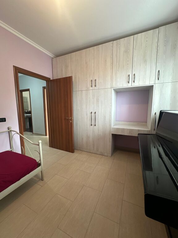 Apartament 2+1+2 per shitje Rr. Teleferikut Fresk !