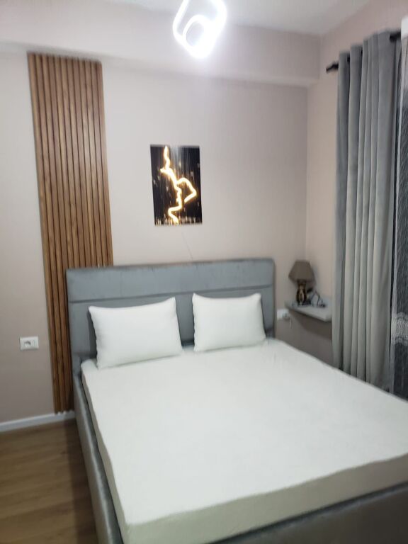 🏡Jepet me Qera Apartament 1+1 – 📍Ali Demi, Kompleksi Kadiu💶 Çmimi: 450 mijë lekë/muaj
