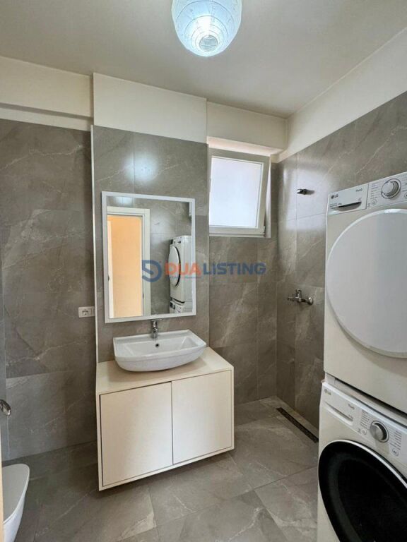Shitet apartament modern 2+1+2 me ballkon tek FZ, Liqeni i Thate!