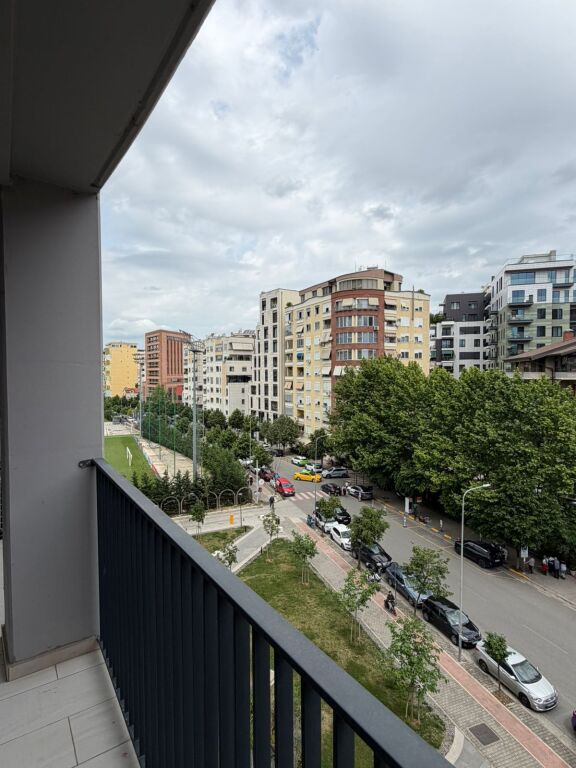 JEPET ME QERA ZYRE 65M2 RRUGA E KOSOVAREVE