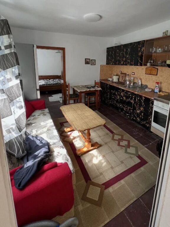 🏠Jordan Misja Street, first floor of a private house 1+1+kitchen area, furnished, for rent 40,000 Leke