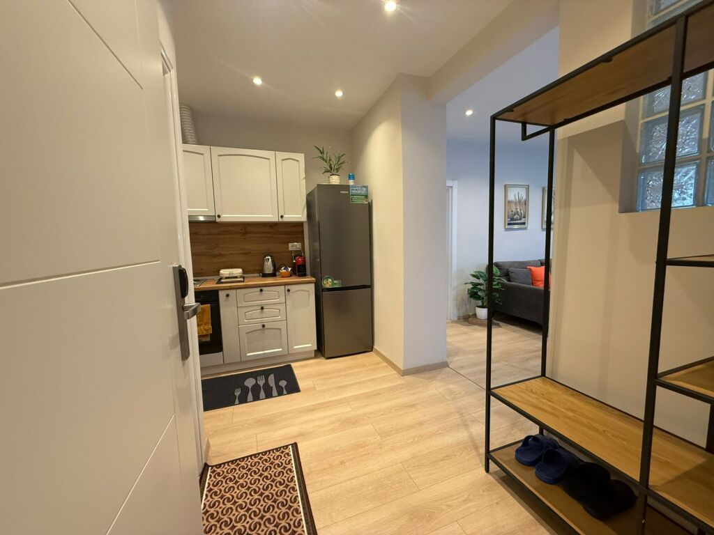 For Rent 1+1, Myslym Shyri