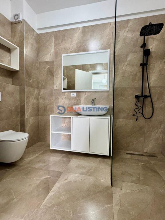 Shitet apartament modern 2+1+2 me ballkon tek FZ, Liqeni i Thate