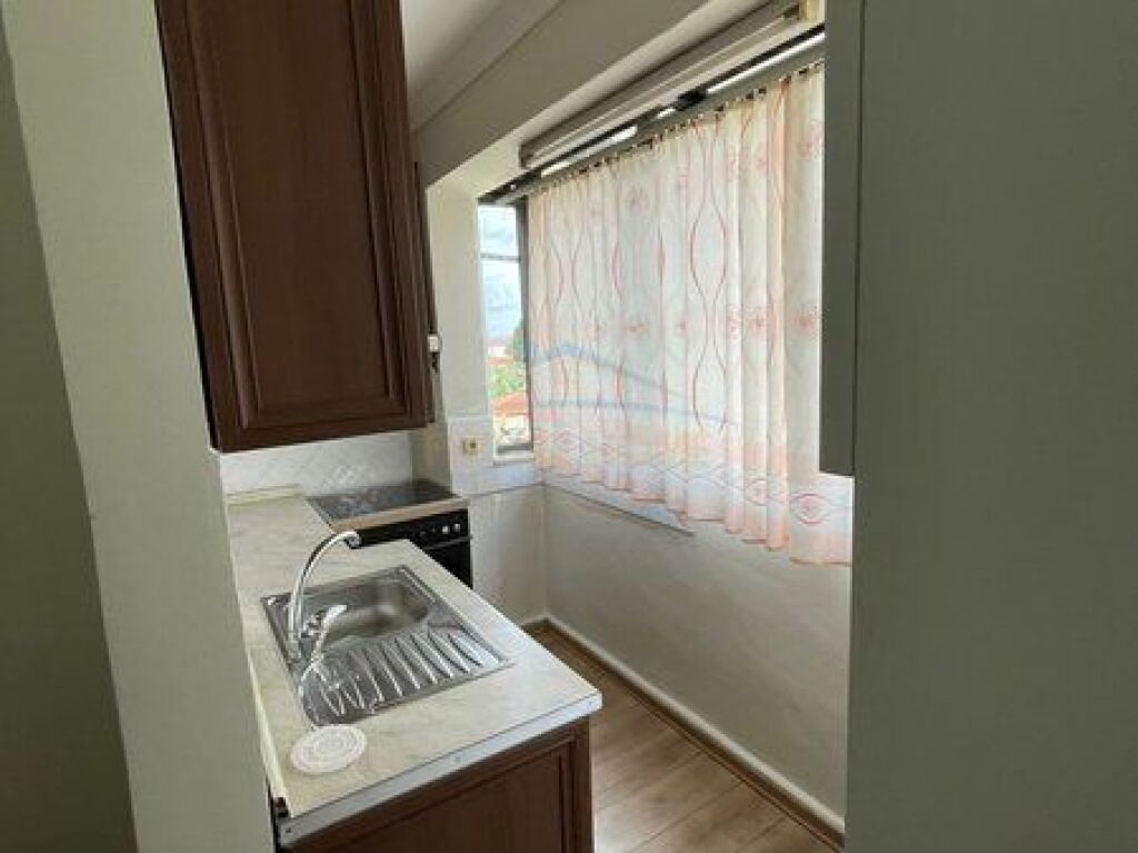 Disponojme Apartament per qera 1+1, Laprake perballe Paralel Living , Tirane.