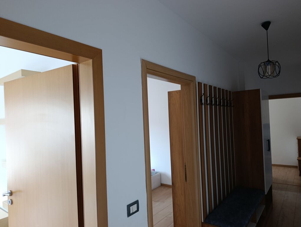 21 Dhjetori, pallati Sinani, Rr. Shefqet Musaraj, Shesim Apartament me siperfaqet 95.5 M2
