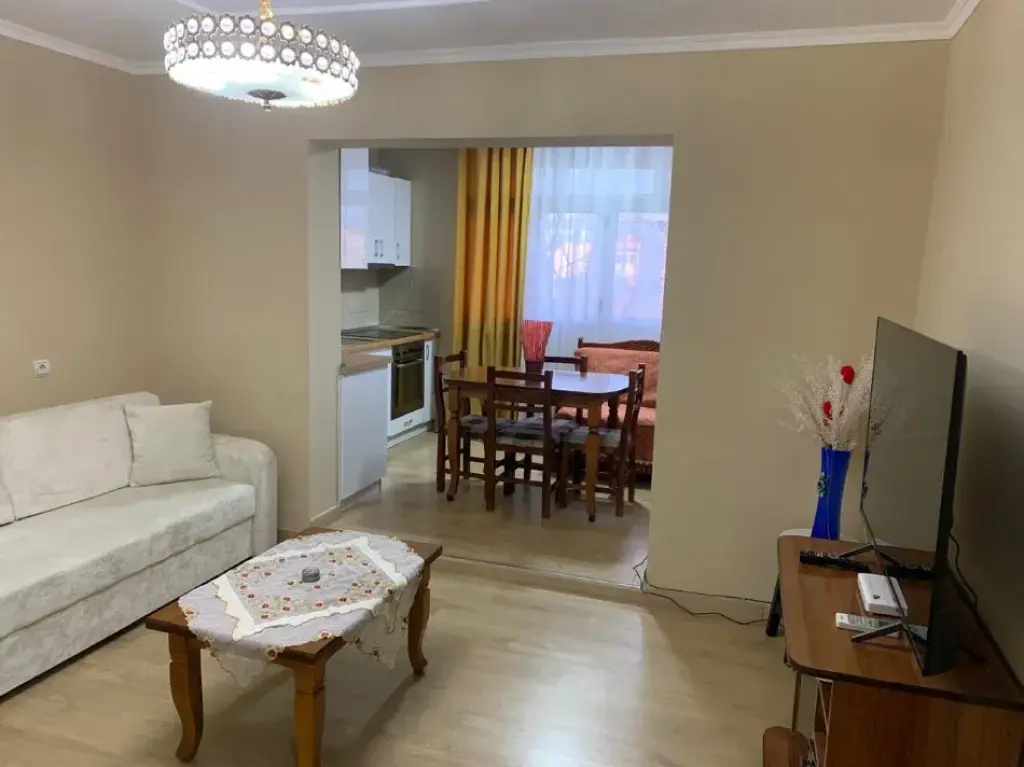 Qera | Shtëpi private 1 + 1 | Xhamllik | 450 €/muaj
