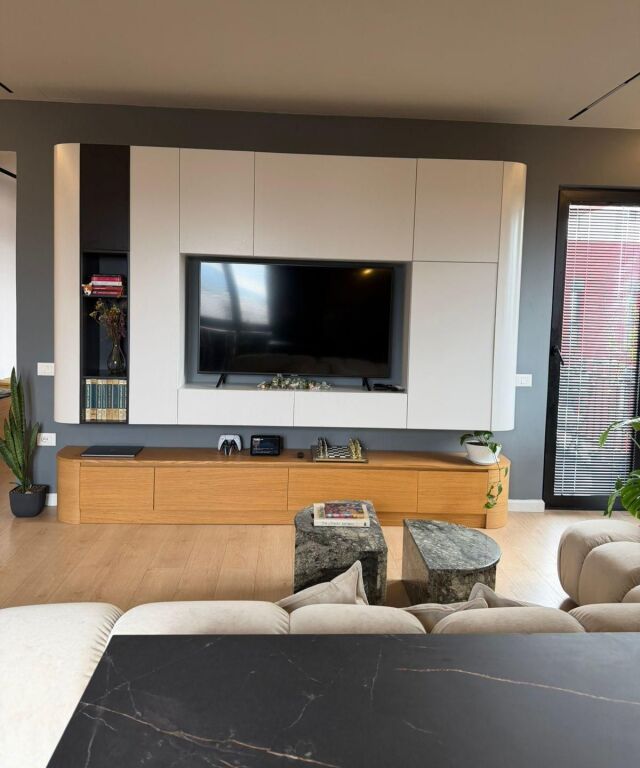 SHITET APARTAMENT 2+1+2 RRUGA E DIBRES 325.000 EURO FH-74083