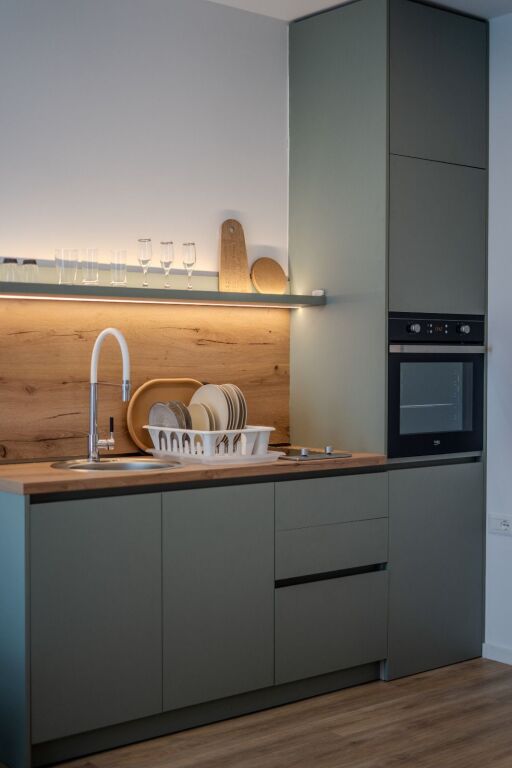 SHITET APARTAMENT 1+1 I MOBILUAR – I NDARË NË 2 GARSONIERE