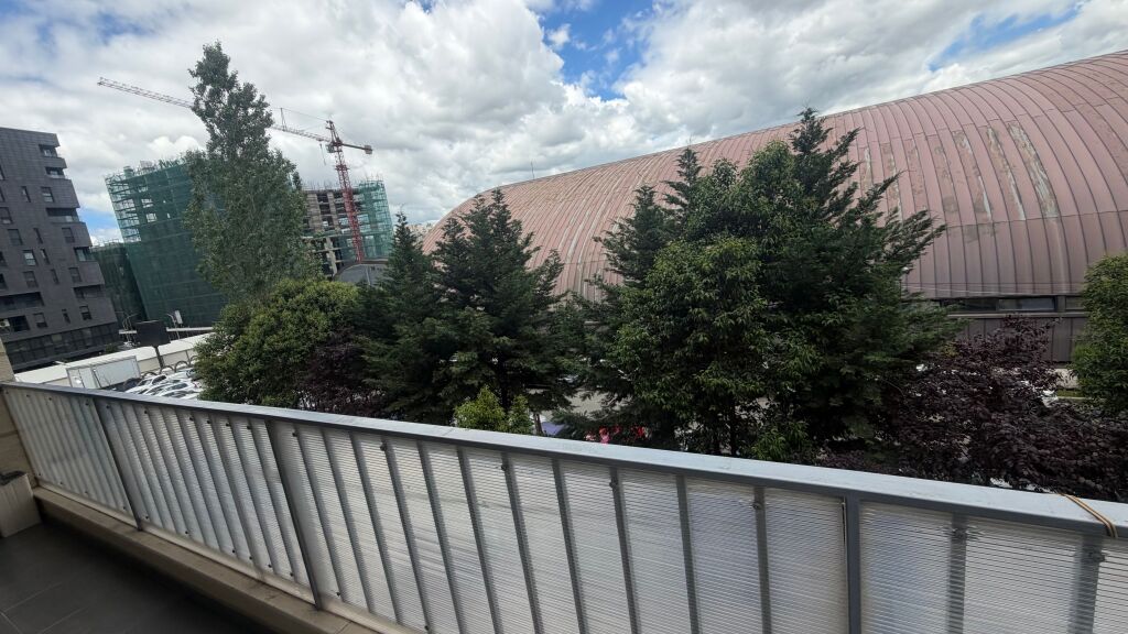 Apartament per shitje. Zone Elitare ne Tirane, perballe Parkut Olimpik, prane Liqenit Artificial