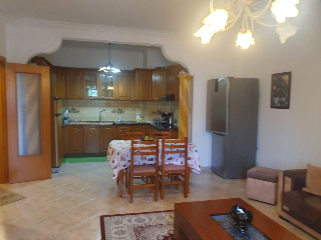 Jepet me qera apartament  2+1+2  ne Ish blllok