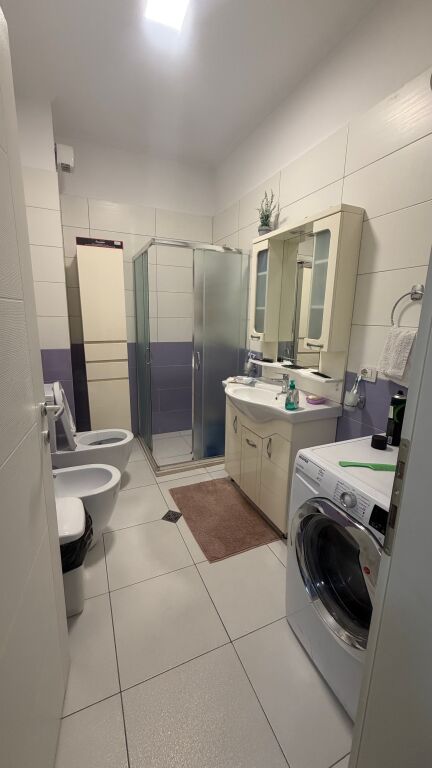 Apartament per shitje. Zone Elitare ne Tirane, perballe Parkut Olimpik, prane Liqenit Artificial