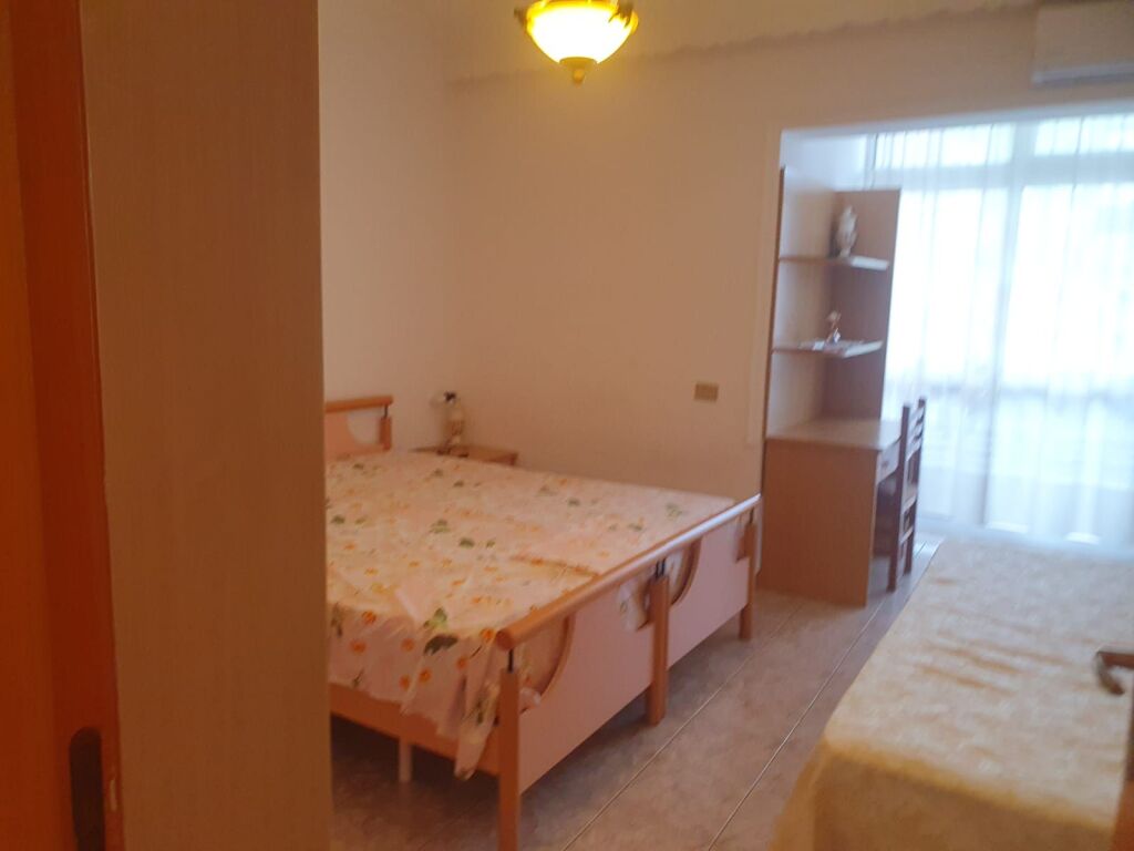 Jepet me qera apartament  2+1+2  ne Ish blllok