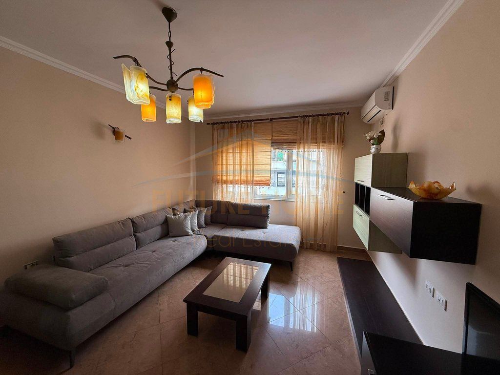 Affitto, Appartamento 1+1, Piazza Willson, Tirana 600 €