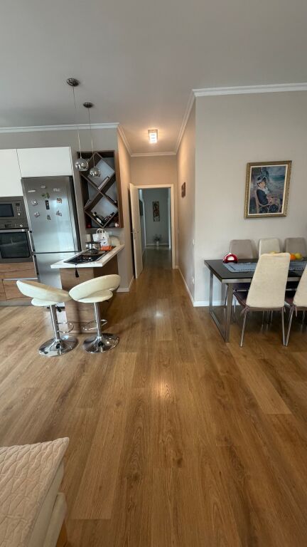 Apartament per shitje. Zone Elitare ne Tirane, perballe Parkut Olimpik, prane Liqenit Artificial
