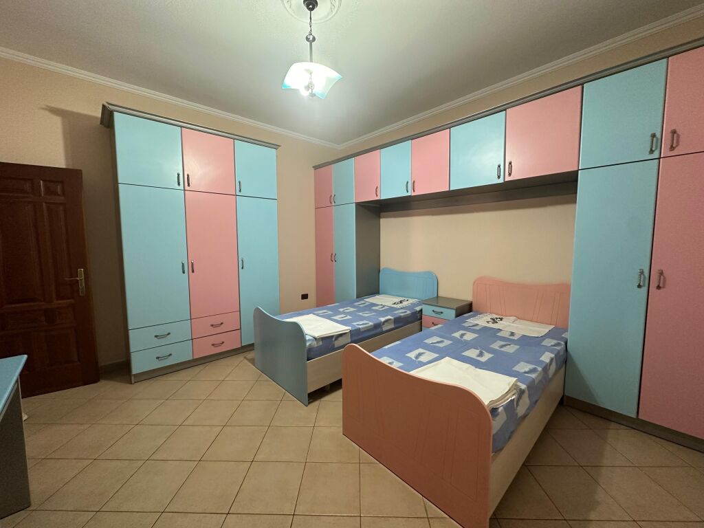 Apartament 2+1  ne katin e dyte te nje vile , Allias