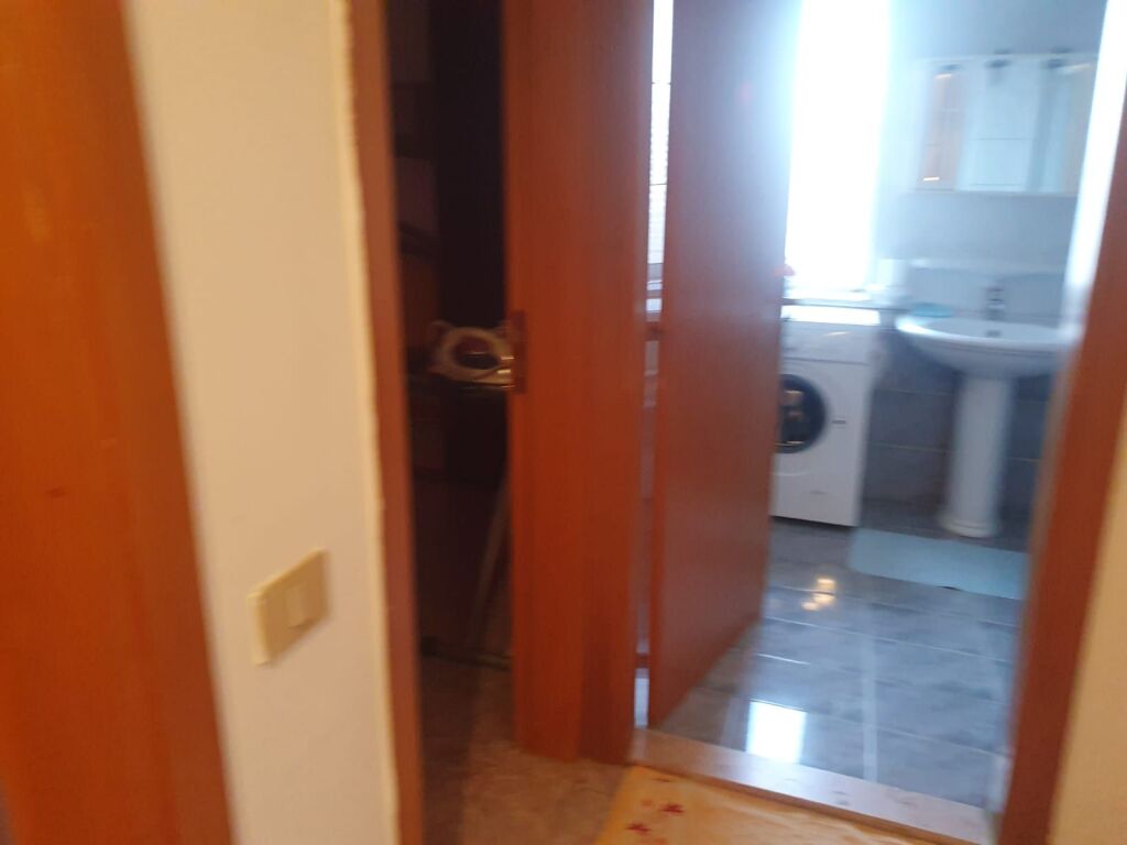 Jepet me qera apartament  2+1+2  ne Ish blllok