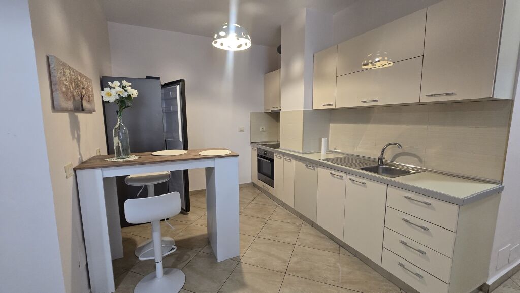 🏡 Jepet me qira apartament 2+1+2 📍mbrapa Qendrës Globe