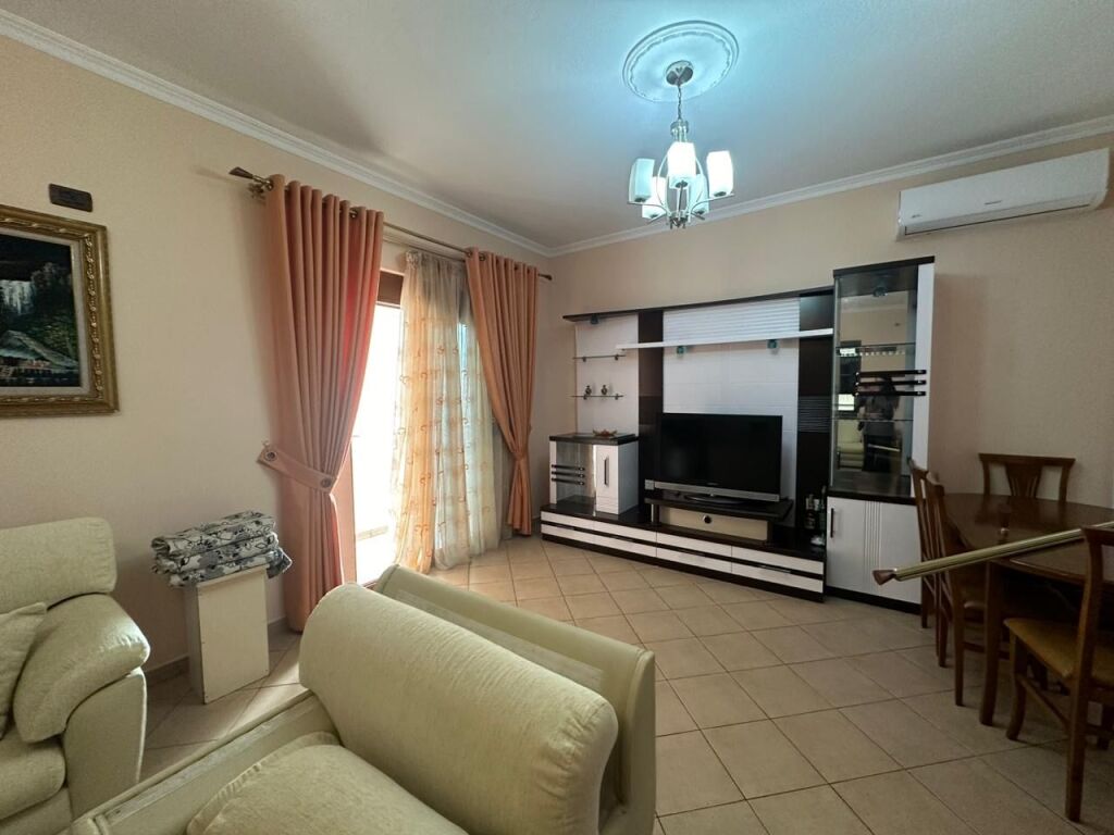 Piano villa in affitto a Allias (2+1)