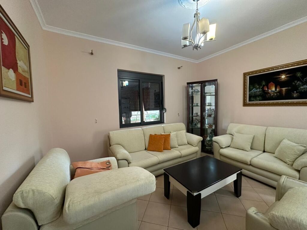 Piano villa in affitto a Allias (2+1)