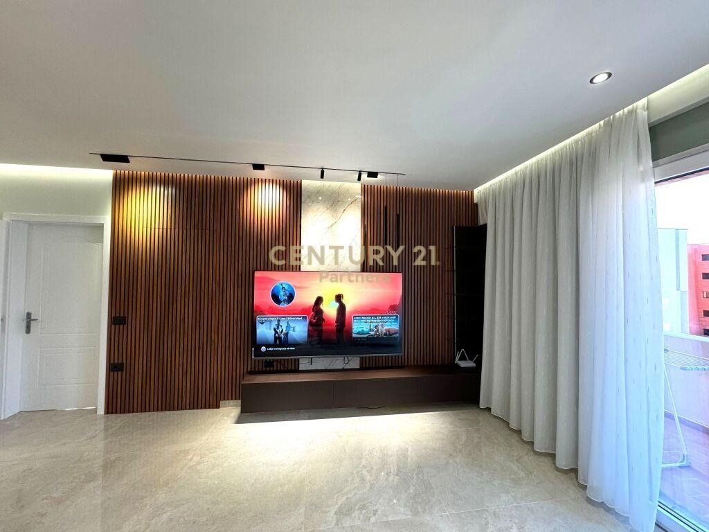 JAPIM ME QIRA APARTAMENT 2+1+POST PARKIMI NE UNAZE TE RE !!