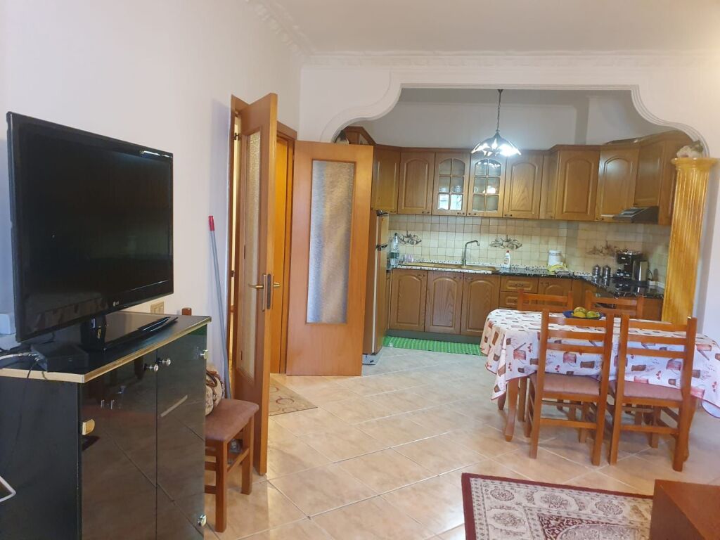 Jepet me qera apartament  2+1+2  ne Ish blllok