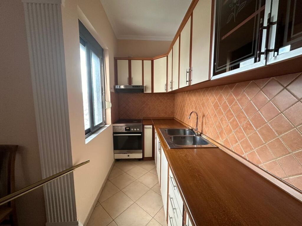 Piano villa in affitto a Allias (2+1)