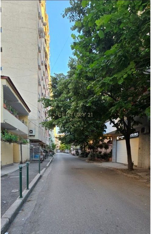 Shitet Apartament 2+1 te Sheshi Willson