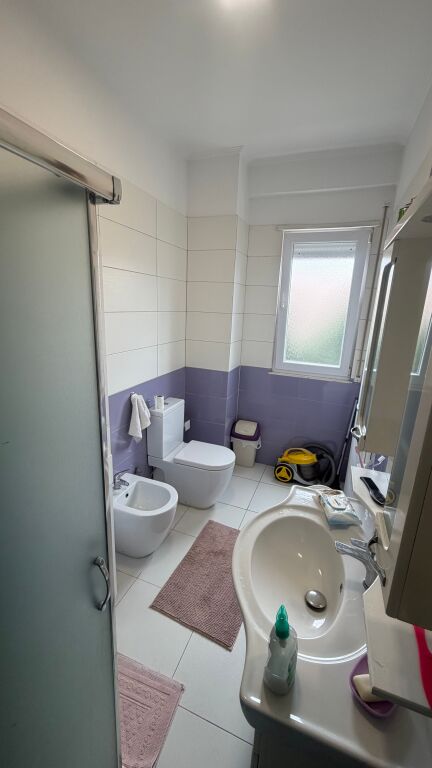 Apartament per shitje. Zone Elitare ne Tirane, perballe Parkut Olimpik, prane Liqenit Artificial